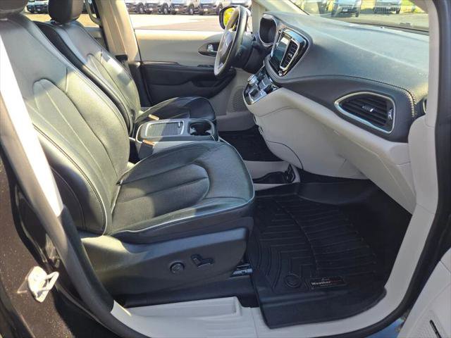 Certified 2018 Chrysler Pacifica Limited image 5