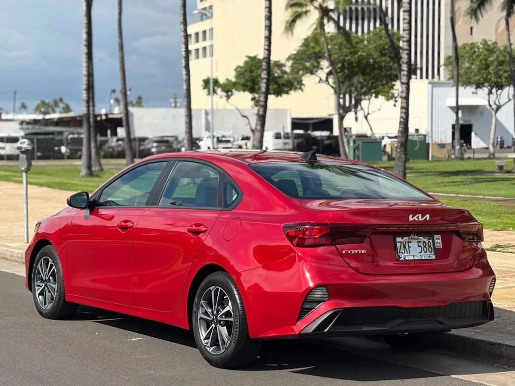 Used 2023 Kia Forte LXS image 3