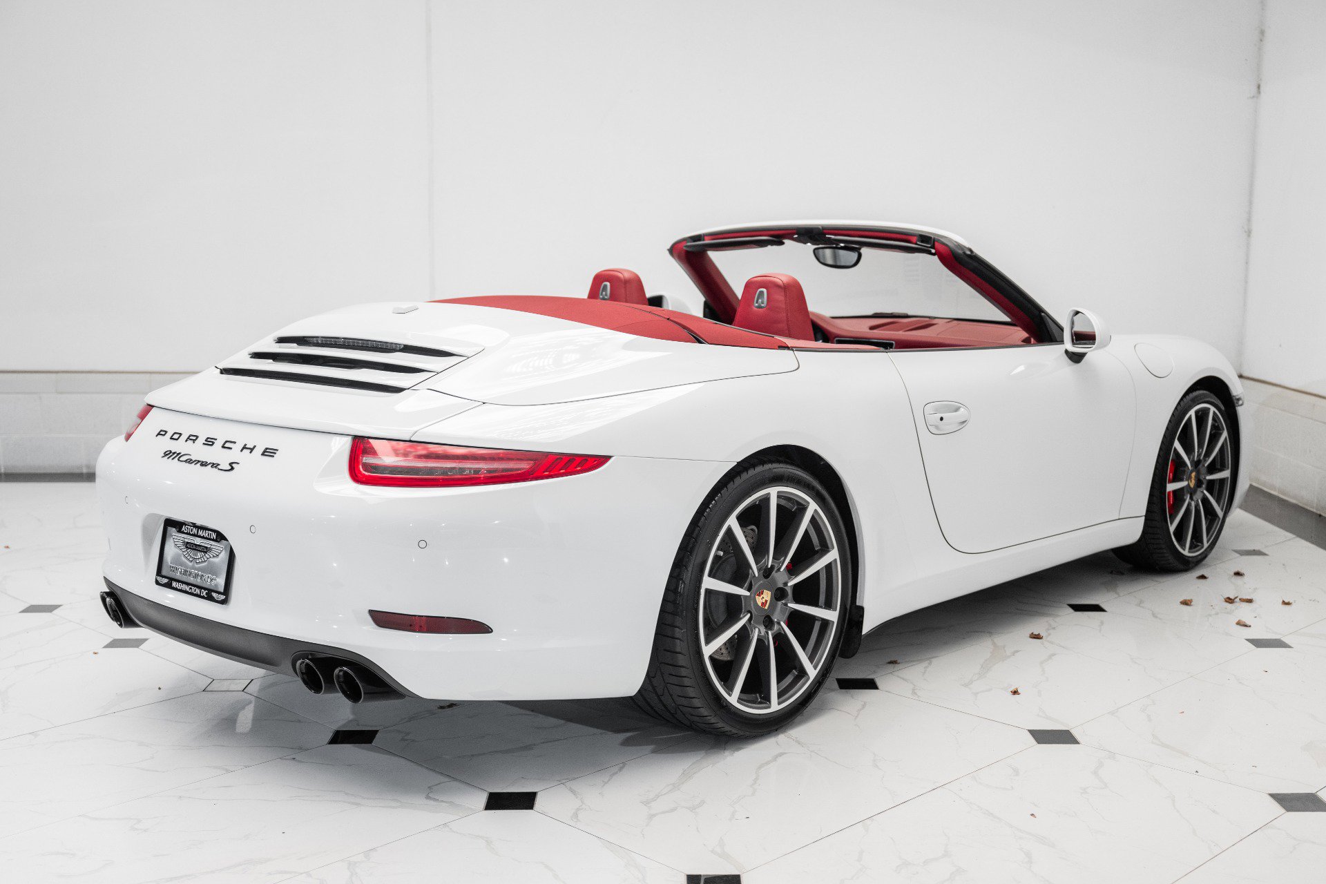 Used 2016 Porsche 911 Carrera S image 9