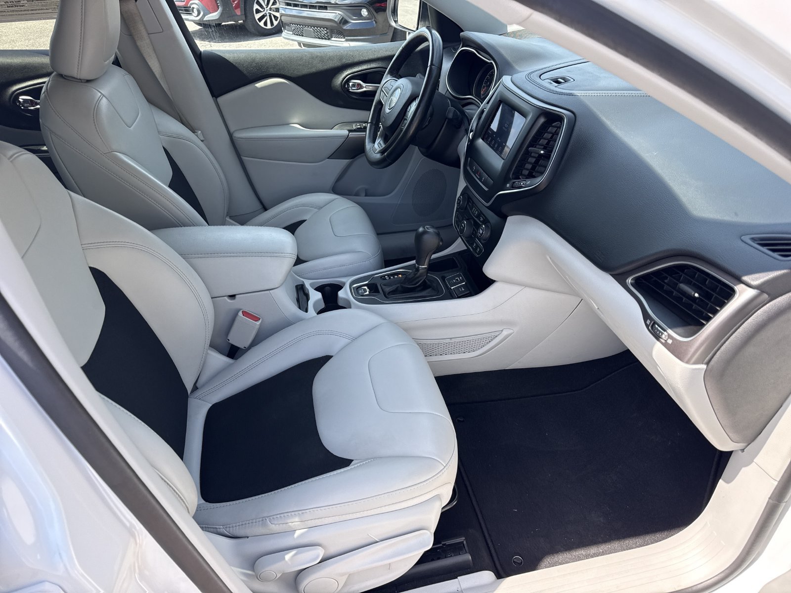 Used 2021 Jeep Cherokee Latitude Plus FWD image 32
