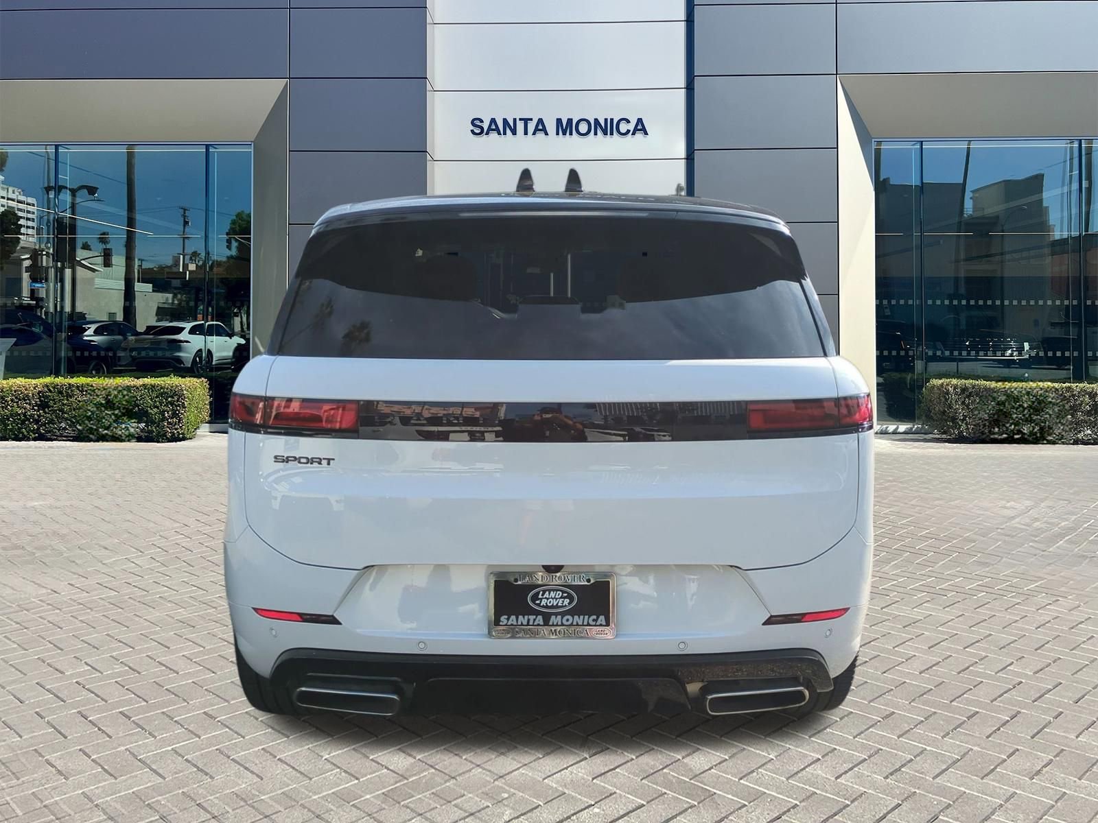 Used 2025 Land Rover Range Rover Sport Dynamic SE image 4