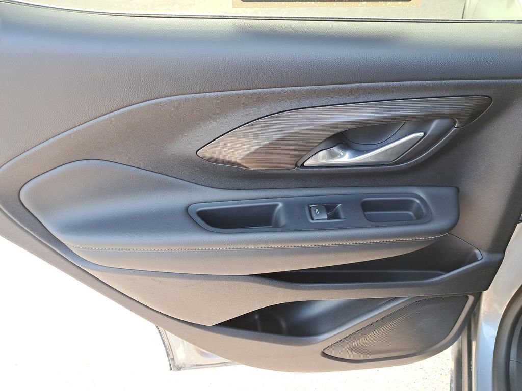 Used 2024 GMC Terrain SLT image 8