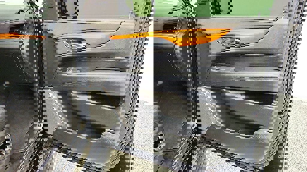 Used 2017 Cadillac Escalade Premium Luxury image 29