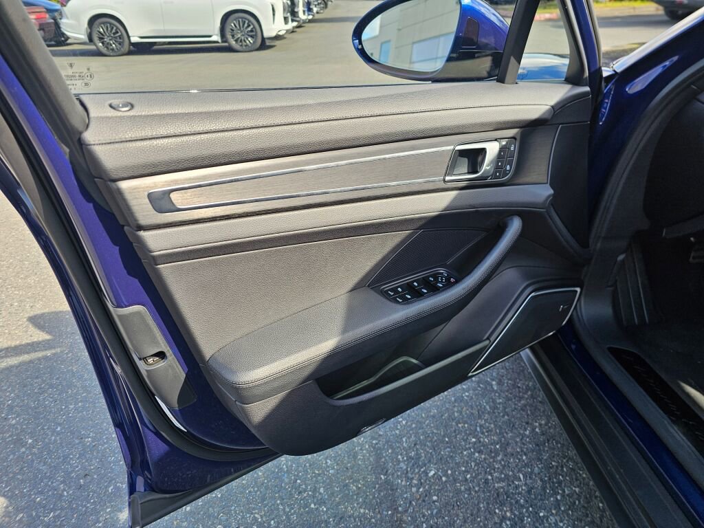 Used 2022 Porsche Panamera 4 Platinum Edition w/ Assistance Package image 24