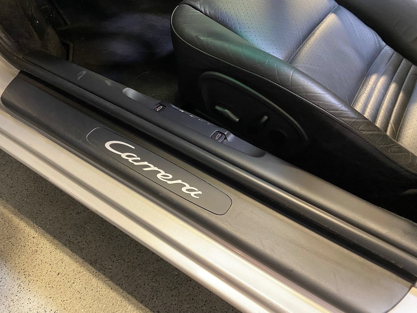 Used 2004 Porsche 911 Carrera RWD image 23