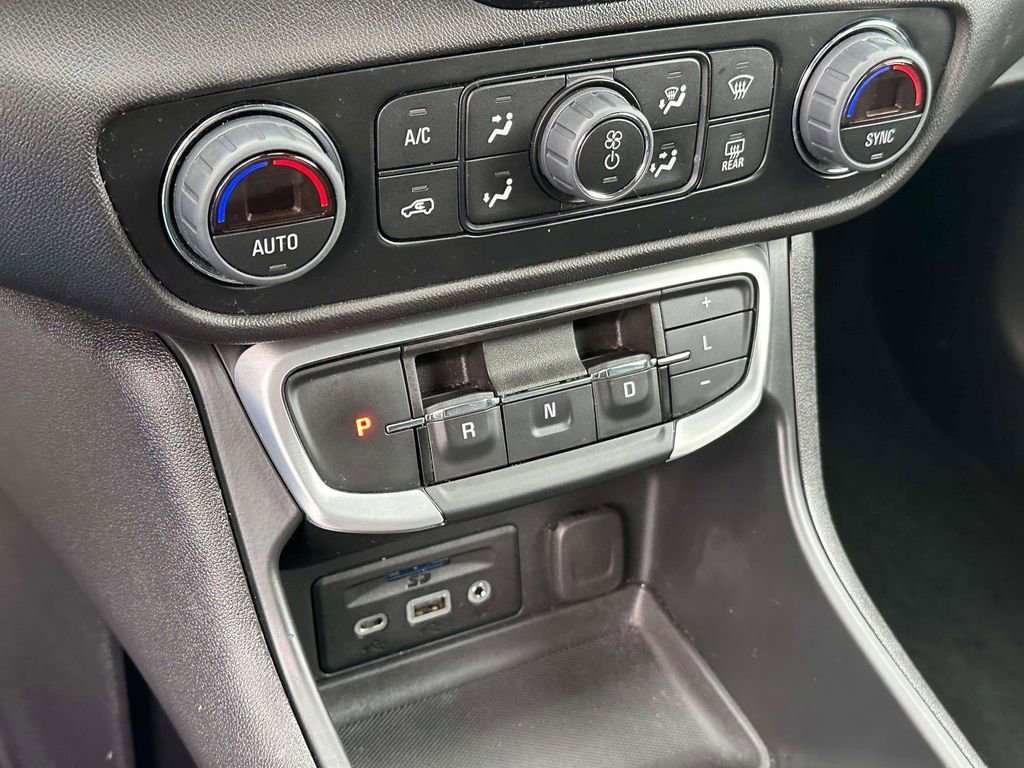 Used 2024 GMC Terrain SLT AWD/4WD image 30