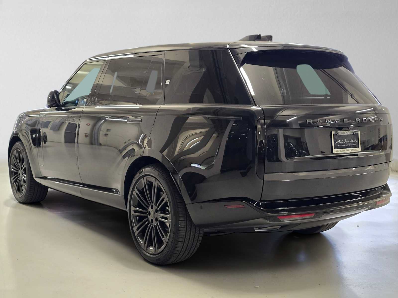 New 2026 Land Rover Range Rover Long Wheelbase SE AWD/4WD image 3