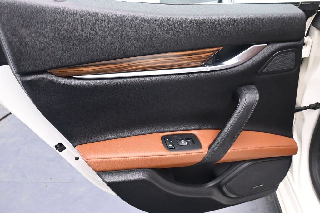 Used 2019 Maserati Ghibli S Q4 AWD/4WD image 17