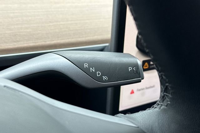 Used 2025 Tesla Model Y Long Range image 27