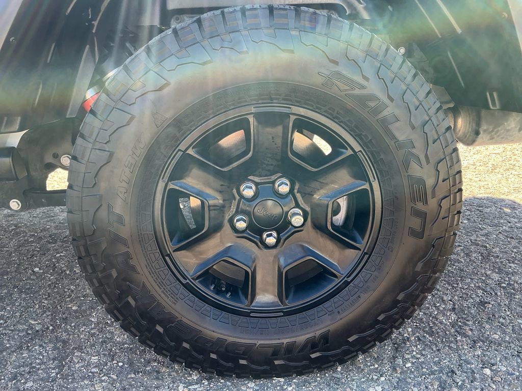 Used 2021 Jeep Gladiator Mojave w/ Cold Weather Group image 14