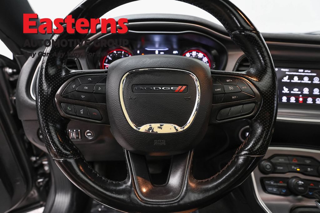 Used 2022 Dodge Challenger SXT w/ Driver Convenience Group RWD image 10