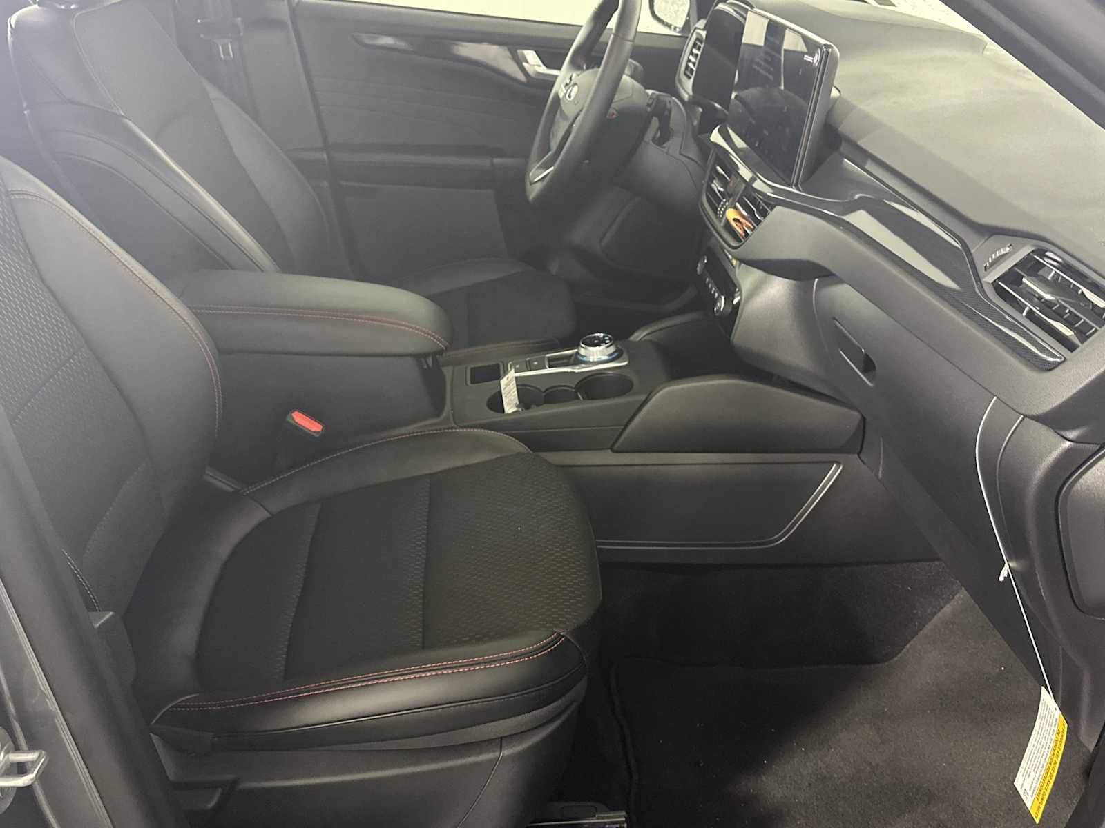 Used 2025 Ford Escape ST-Line w/ Tech Pack #1 FWD image 15