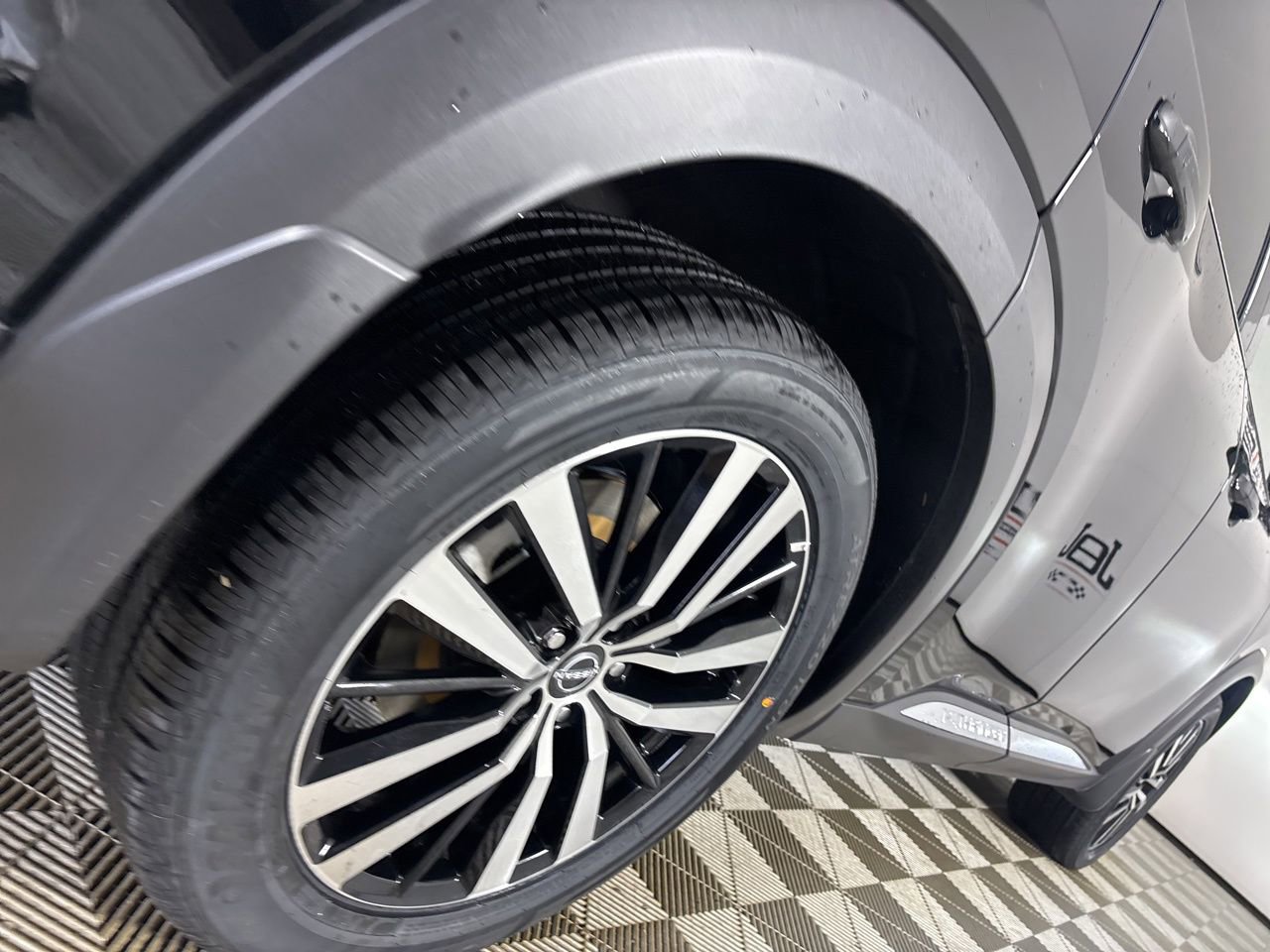 Used 2024 Nissan Pathfinder Platinum w/ Cargo Package image 36