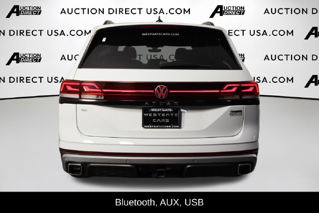 Used 2025 Volkswagen Atlas Peak Edition SE AWD/4WD image 9
