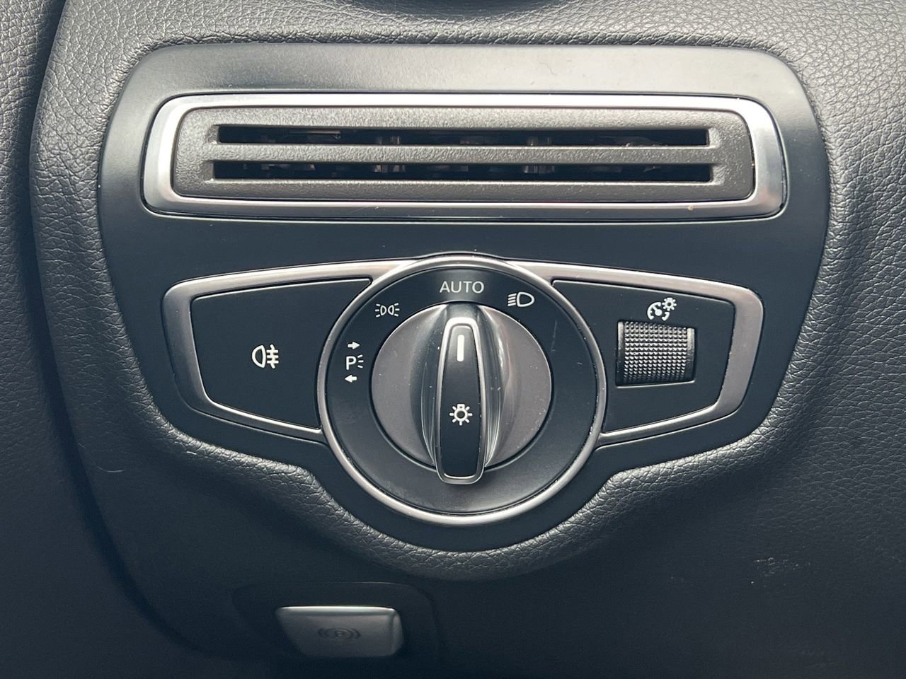 Used 2018 Mercedes-Benz C 300 Sedan image 15