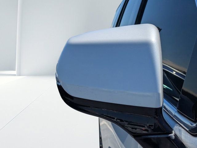 Used 2021 GMC Yukon Denali w/ Denali Premium Package image 8
