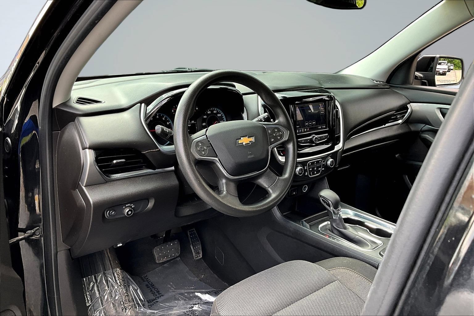 Used 2021 Chevrolet Traverse LS AWD/4WD image 17