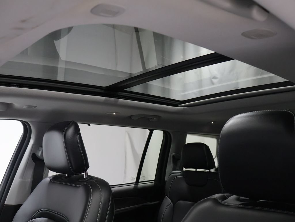 Certified 2023 Jeep Grand Cherokee L Limited w/ Luxury Tech Group II AWD/4WD image 11
