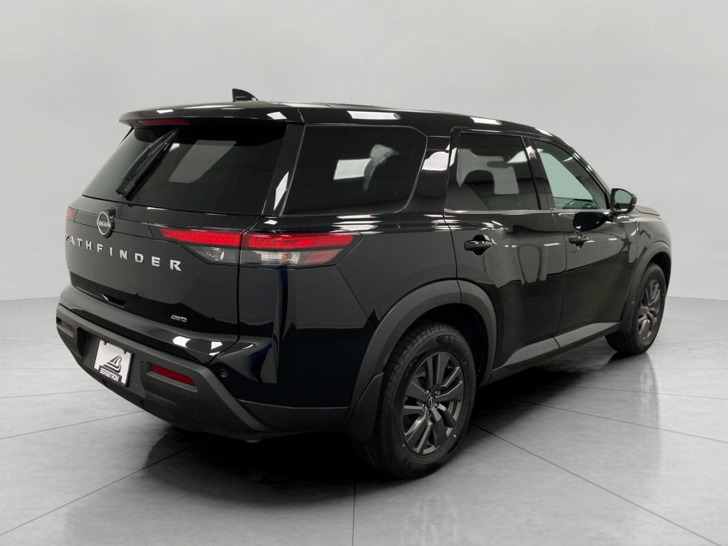 Used 2022 Nissan Pathfinder S AWD/4WD image 4