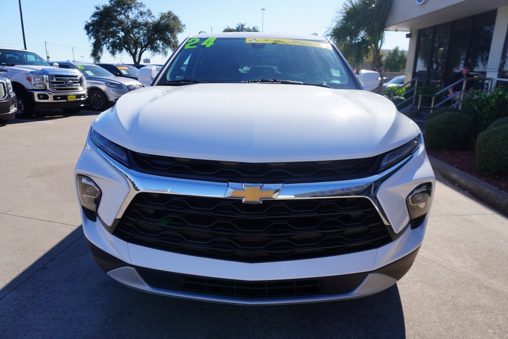 Used 2024 Chevrolet Blazer LT image 2