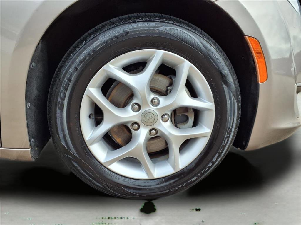 Used 2018 Chrysler Pacifica Touring Plus w/ Tire & Wheel Group image 9