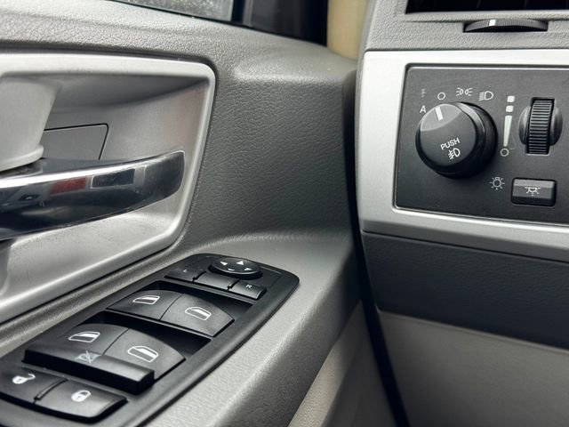 Used 2008 Chrysler Town & Country Touring w/ Flexible Seating Group FWD image 11