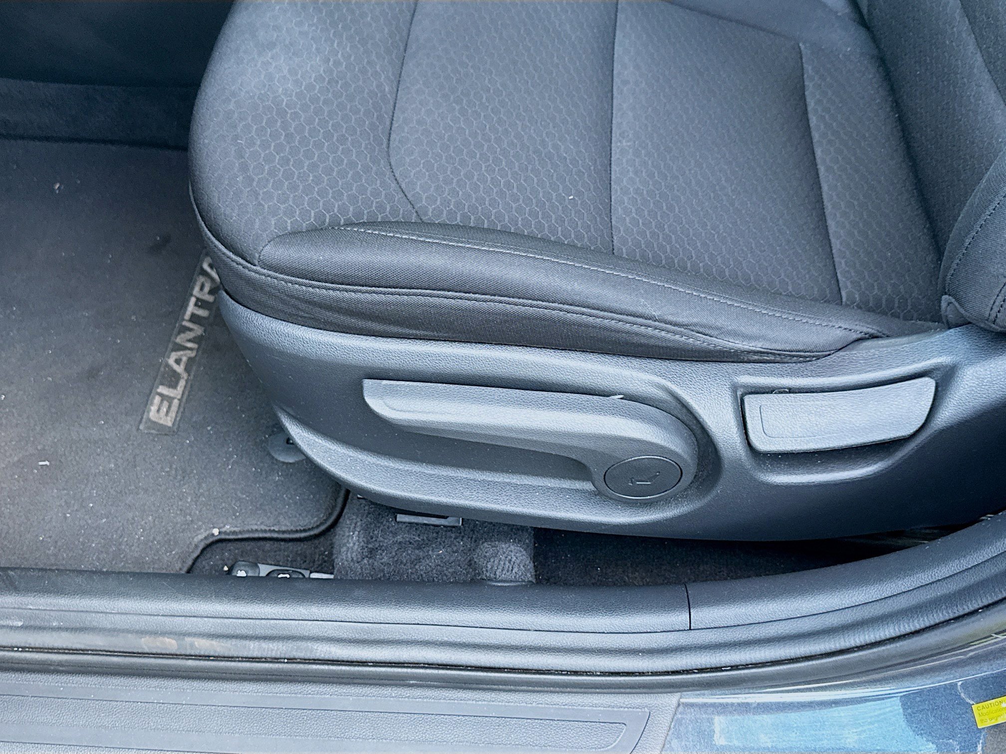 Used 2020 Hyundai Elantra SE w/ Cargo Package (C1) image 15