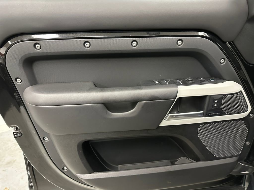 Used 2021 Land Rover Defender 110 X-Dynamic HSE image 16