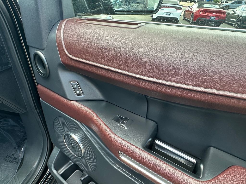 Used 2022 Ford Expedition Limited RWD image 17