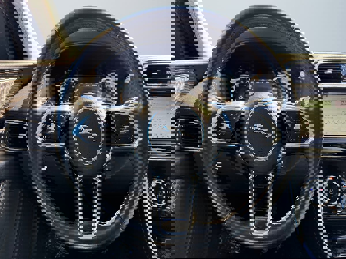 Used 2020 Jaguar XE S image 10