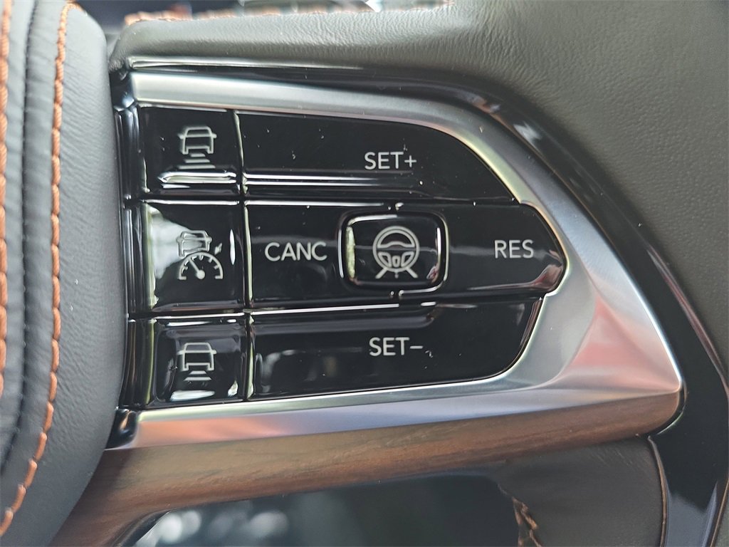 New 2025 Jeep Grand Cherokee Summit w/ Luxury Tech Group V image 19