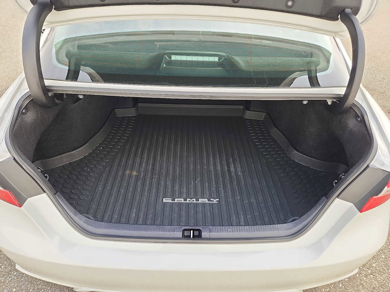 Used 2023 Toyota Camry SE w/ Cold Weather Package image 28