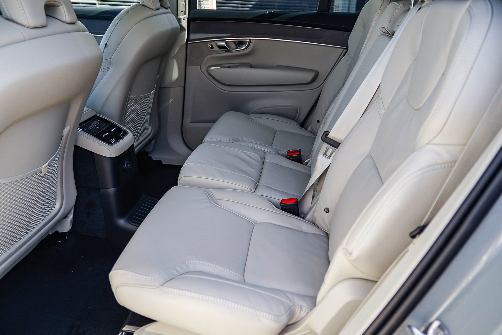 New 2026 Volvo XC90 T8 Ultra w/ Protection Package Premier image 18