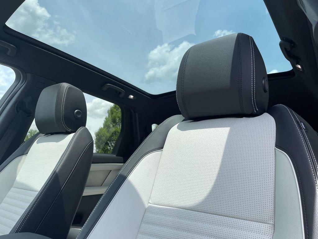 New 2026 Land Rover Discovery Sport Landmark AWD/4WD image 16