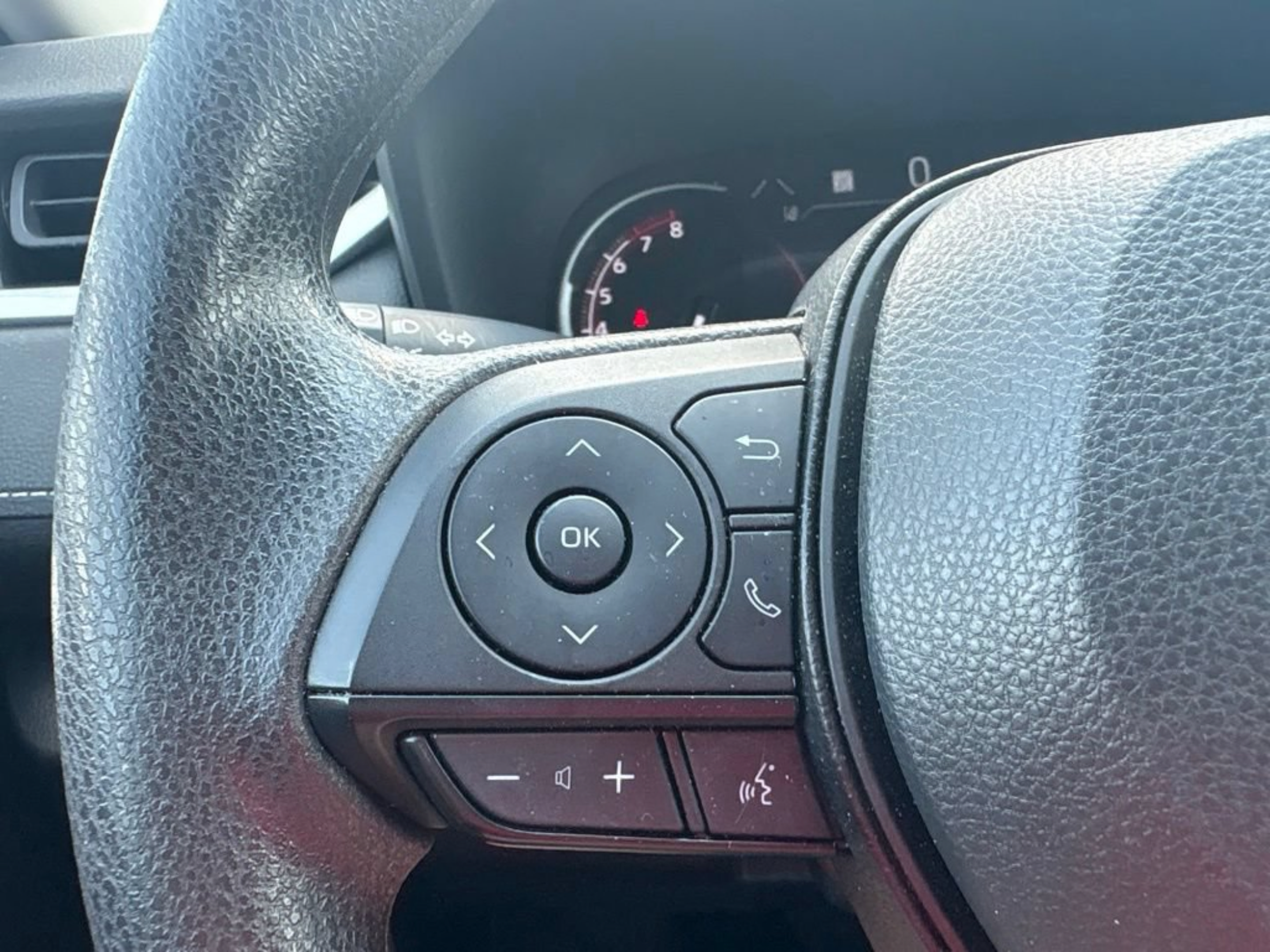 Used 2024 Toyota RAV4 LE FWD image 9