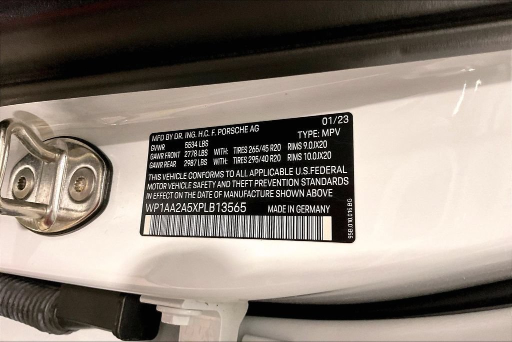Used 2023 Porsche Macan AWD/4WD image 19