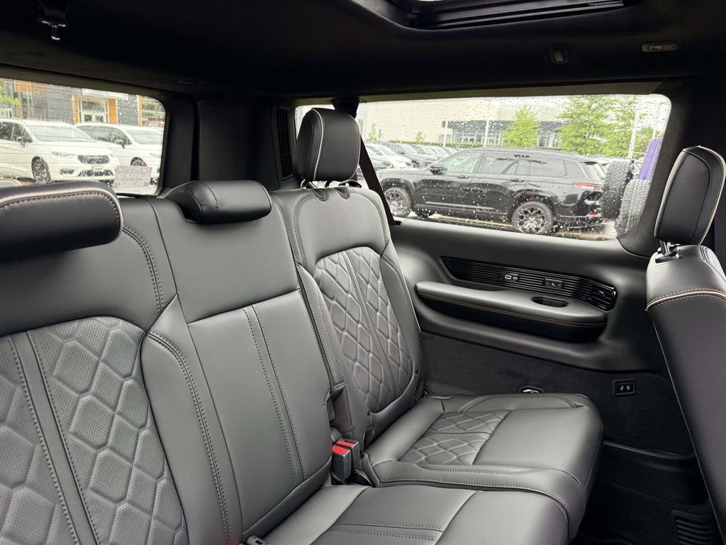New 2026 Jeep Grand Wagoneer L Summit AWD/4WD image 18