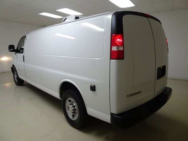 Used 2017 Chevrolet Express 2500 Extended image 4
