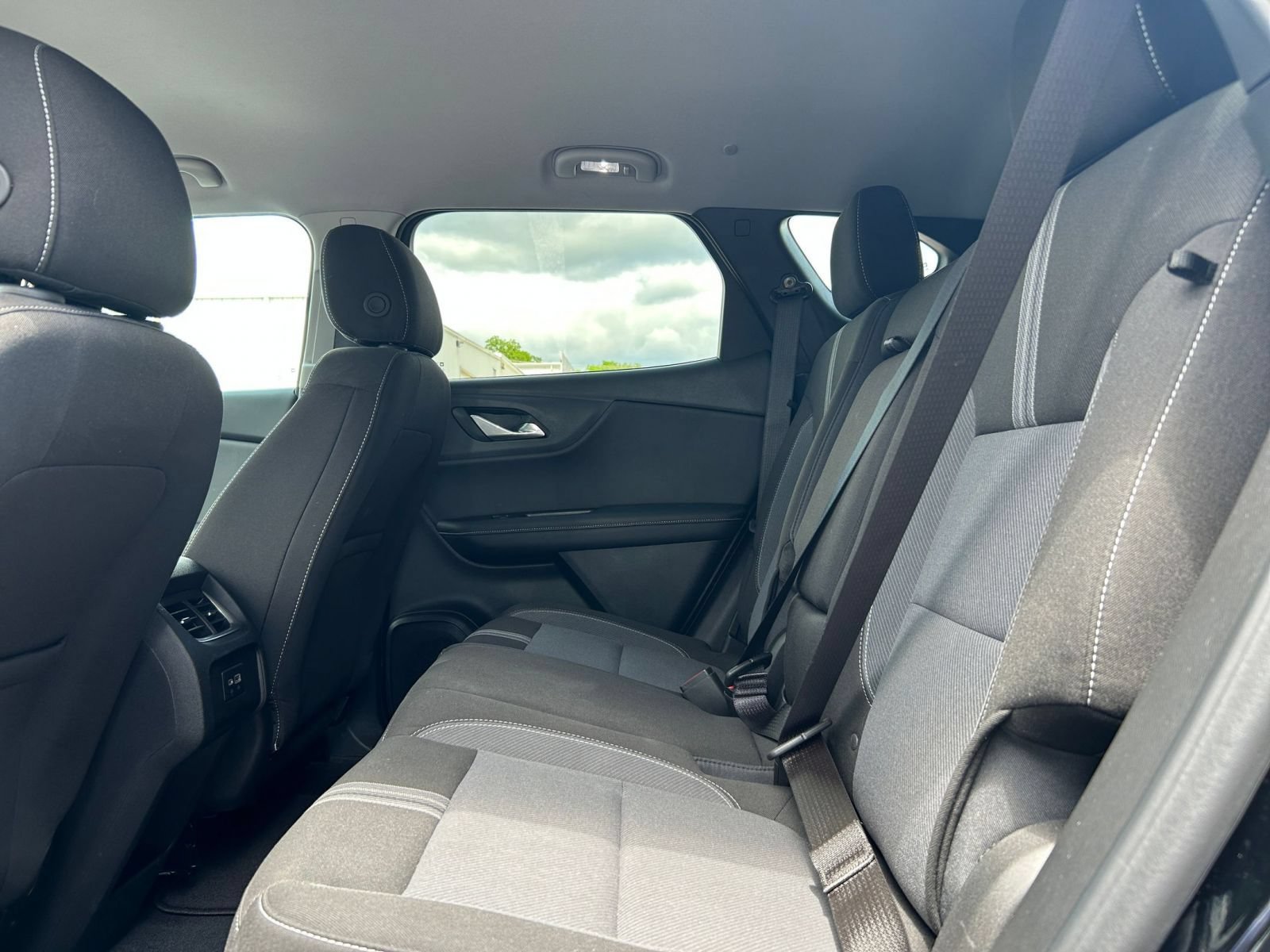 Used 2025 Chevrolet Blazer LT FWD image 21