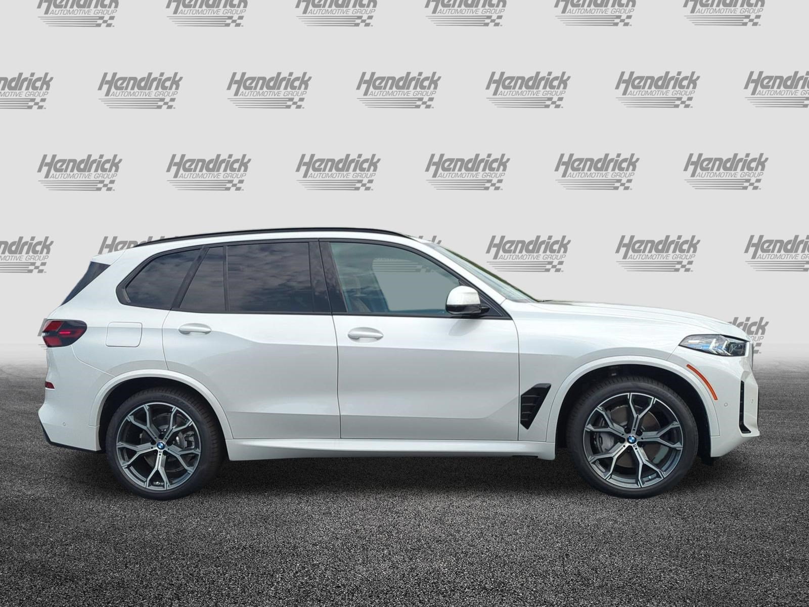 New 2026 BMW X5 xDrive50e w/ M Sport Package AWD/4WD image 11
