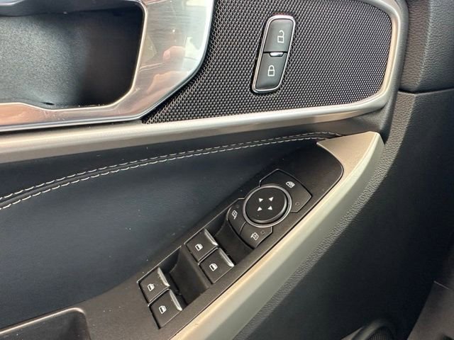 Used 2022 Ford Explorer XLT w/ Equipment Group 202A image 28