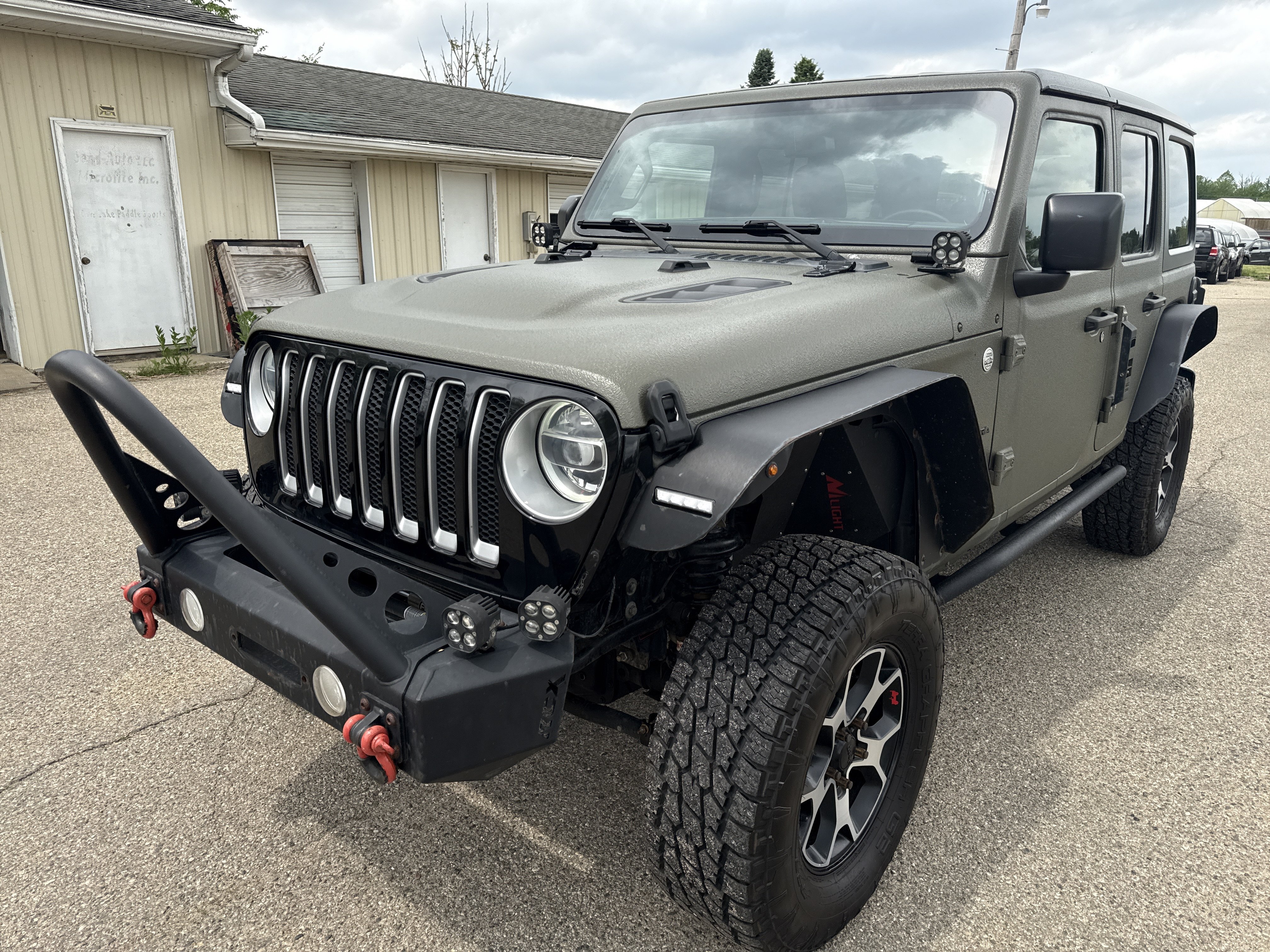 Used 2018 Jeep Wrangler Unlimited Sahara AWD/4WD image 9