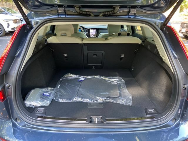 New 2026 Volvo V60 B5 Cross Country Plus w/ Climate Package AWD/4WD image 18