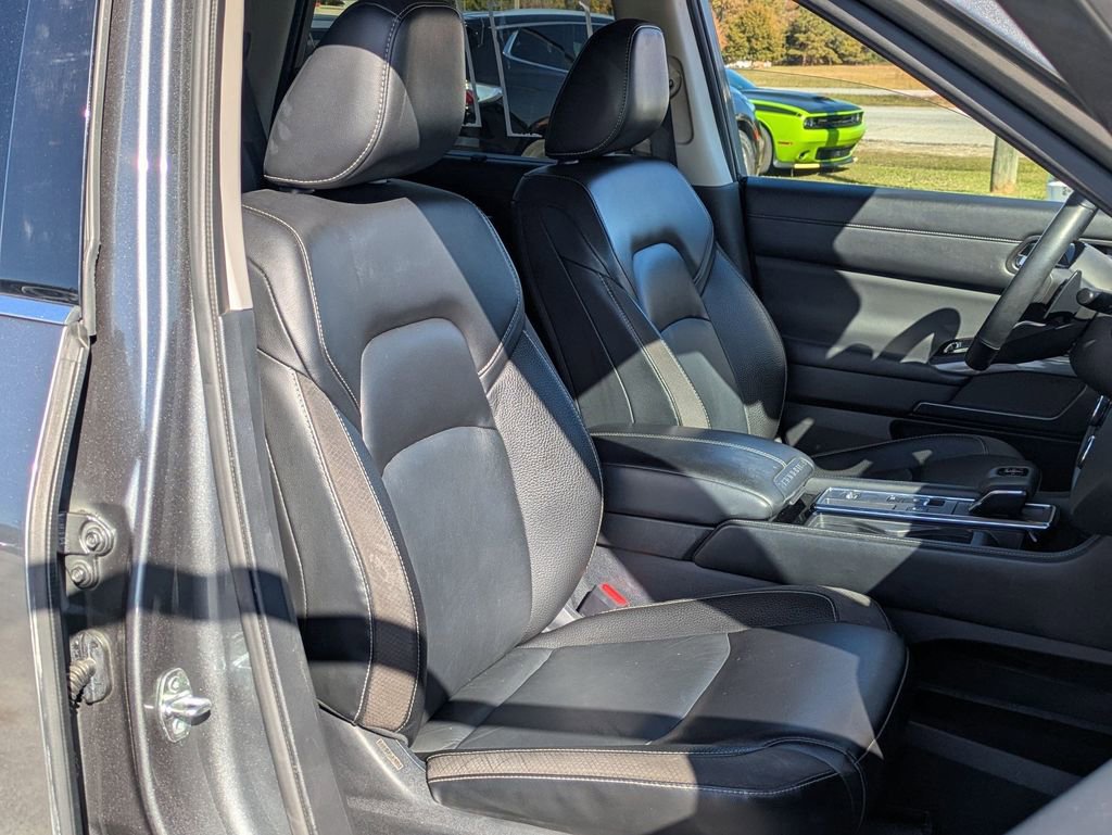 Used 2023 Nissan Pathfinder SL image 34