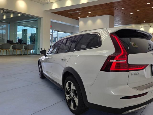 Certified 2026 Volvo V60 B5 Cross Country Plus w/ Protection Package Premier AWD/4WD image 33
