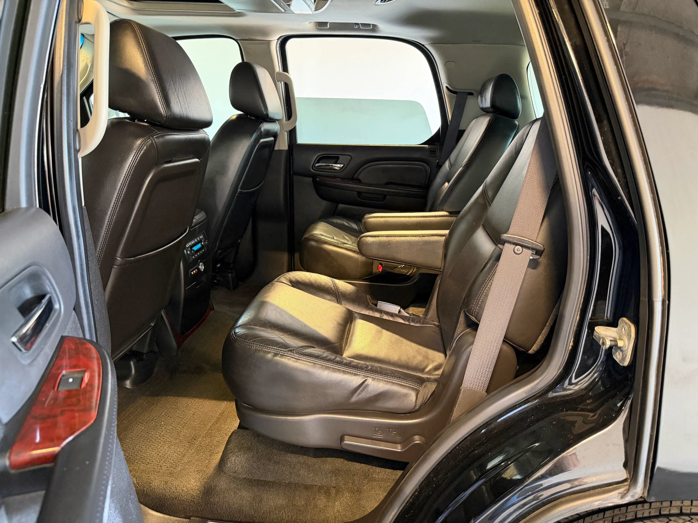 Used 2008 Cadillac Escalade AWD image 30