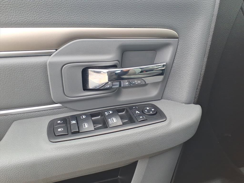 Used 2019 RAM 1500 Classic Warlock w/ Luxury Group image 4