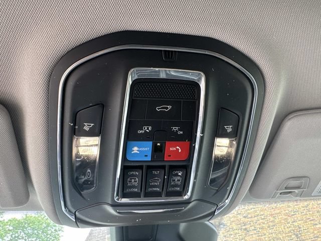 Used 2023 Jeep Grand Cherokee L Limited AWD/4WD image 23