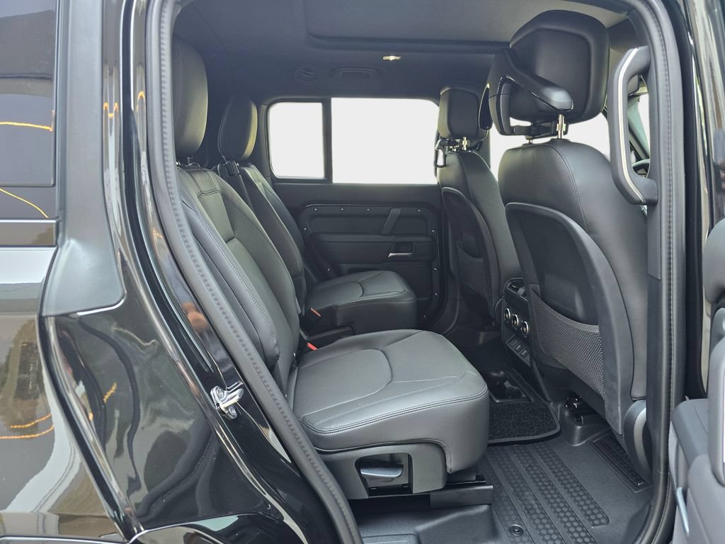 New 2026 Land Rover Defender 130 X-Dynamic SE AWD/4WD image 11