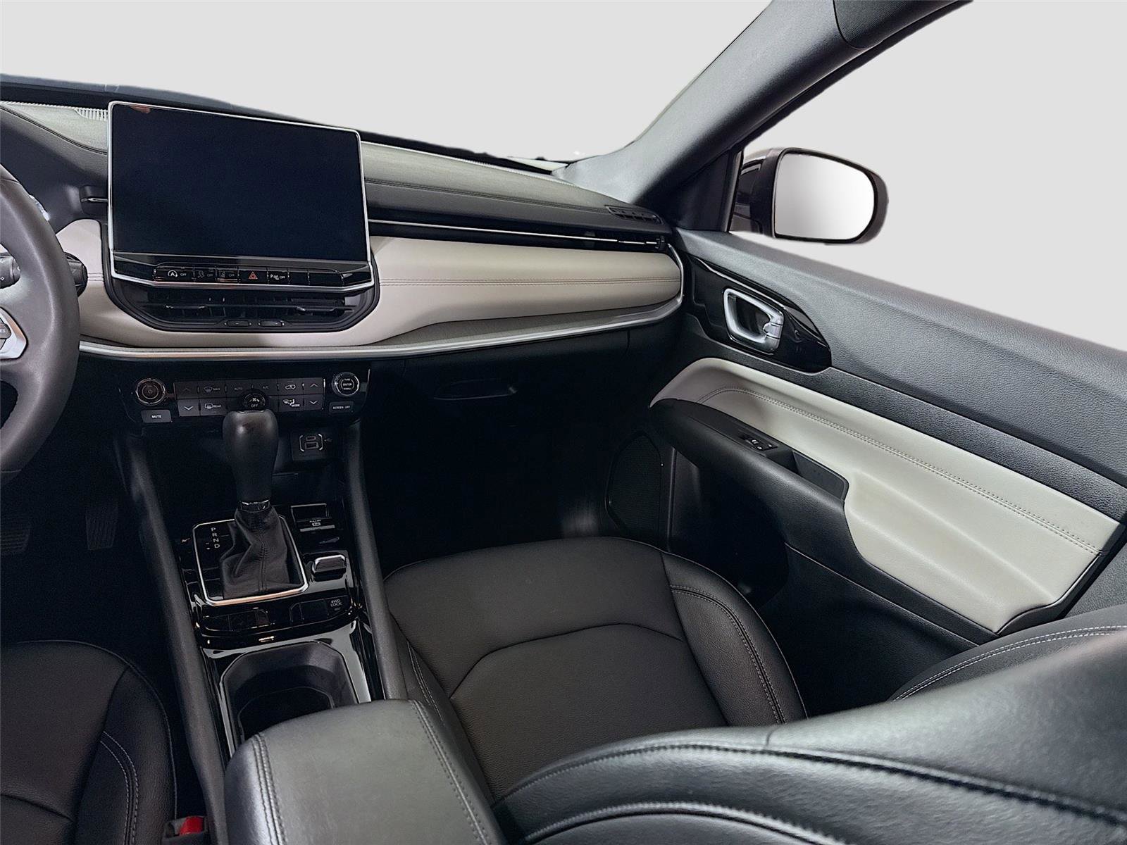 Used 2025 Jeep Compass Limited image 15